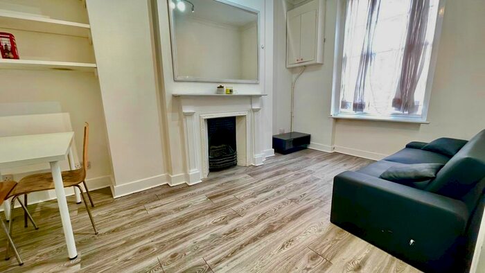 1 Bedroom Flat To Rent In Leather Lane, London EC1N