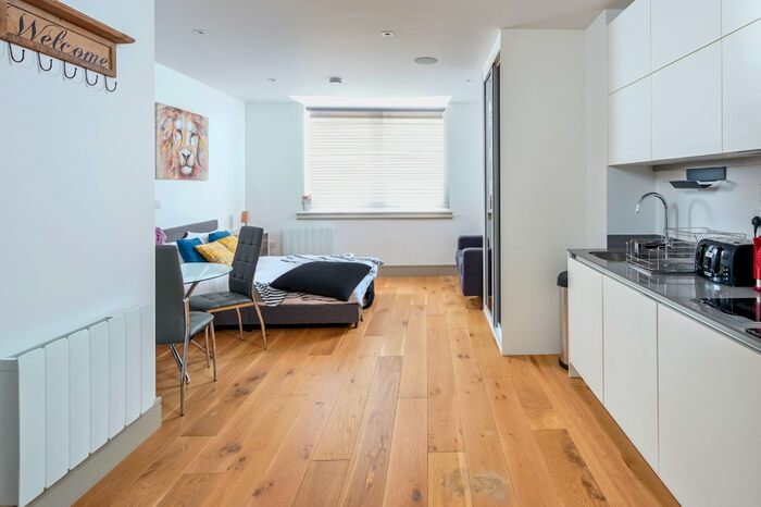 Studio To Rent In Lawrence Road, London, N15