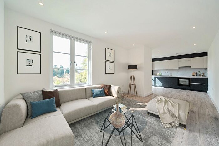 2 Bedroom Flat To Rent In Wray Park Road, Reigate, RH2