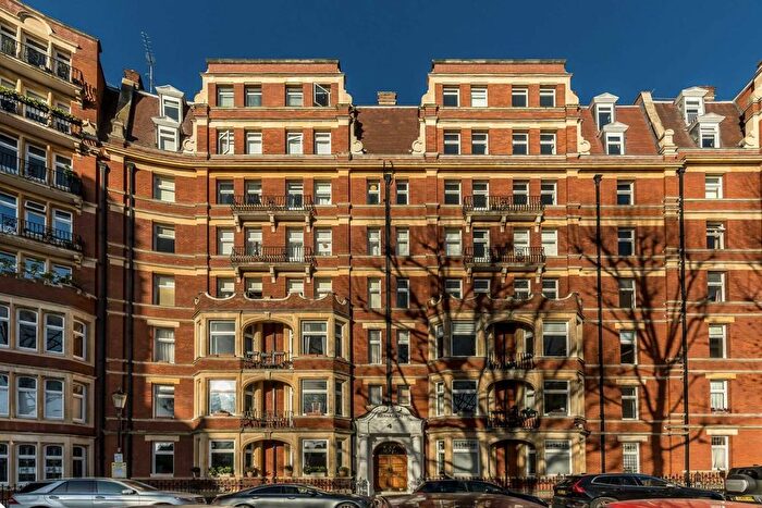 4 Bedroom Flat To Rent In Iverna Court, London, W8