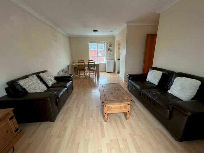 4 Bedroom Flat To Rent In Mallow Street, Hulme, Manchester, M15