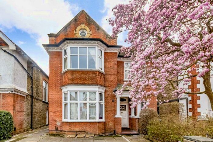 1 Bedroom Property To Rent In Lingfield Avenue, Kingston Upon Thames, KT1