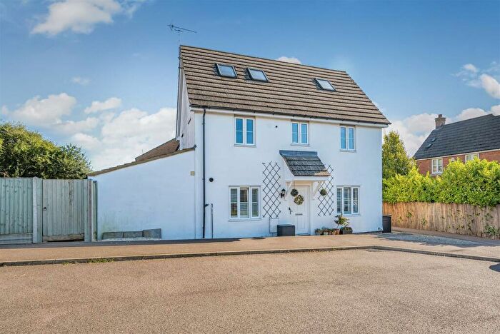 5 Bedroom End Of Terrace House For Sale In Beanfield Close, Riseley, MK44