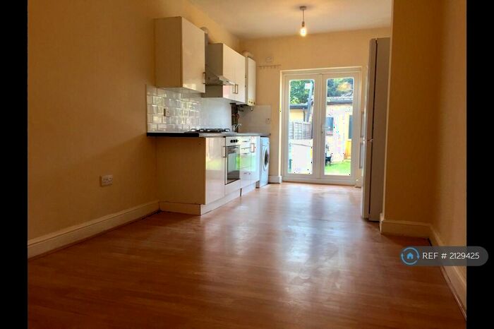 5 Bedroom Terraced House To Rent In Walthamstow, London, E17