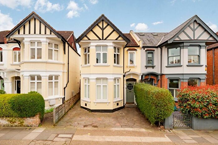 2 Bedroom Flat For Sale In Melrose Avenue, Cricklewood, NW2