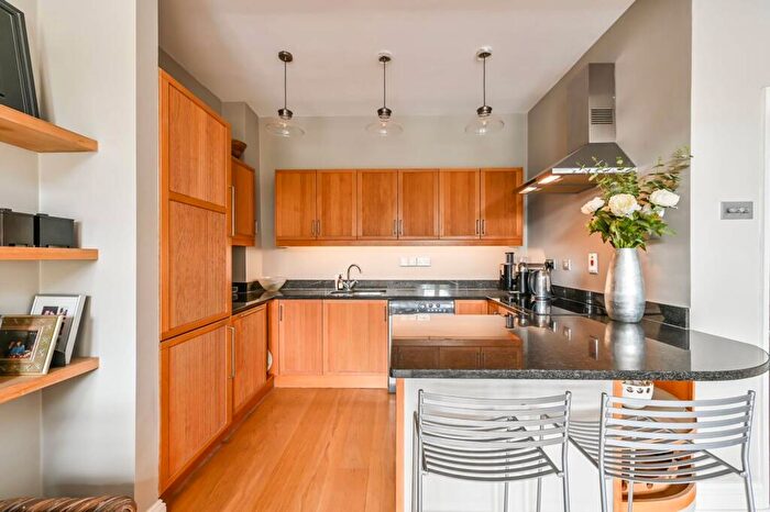 2 Bedroom Flat To Rent In Bolingbroke Grove, Wandsworth Common, London, SW11