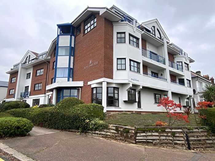 2 Bedroom Flat For Sale In Kings Road, Westcliff-on-sea, SS0