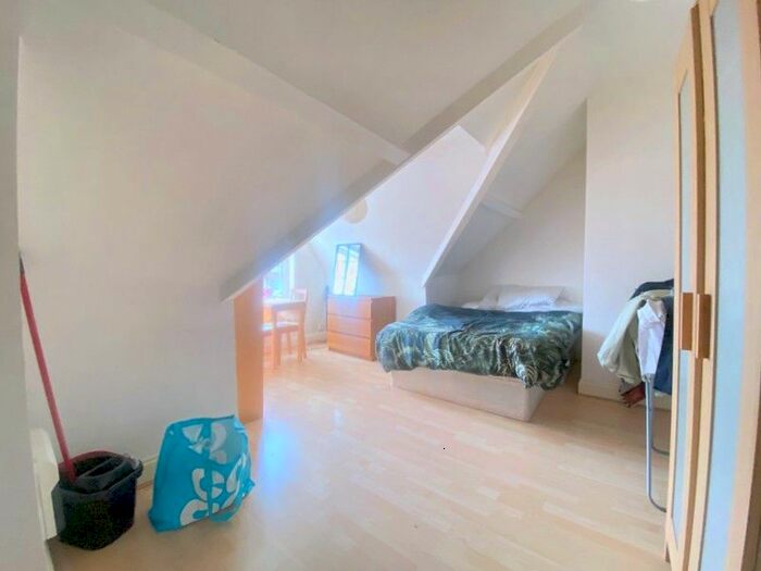 Studio To Rent In Walm Lane, London, NW2