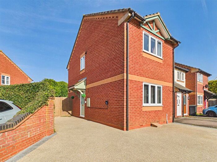 2 Bedroom End Of Terrace House For Sale In Timber Way, Chinnor, OX39
