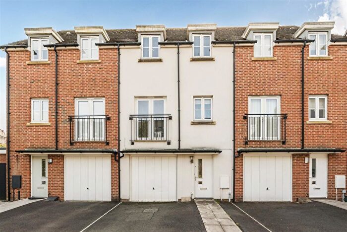 3 Bedroom Town House For Sale In Pottery Street, Swansea, SA1