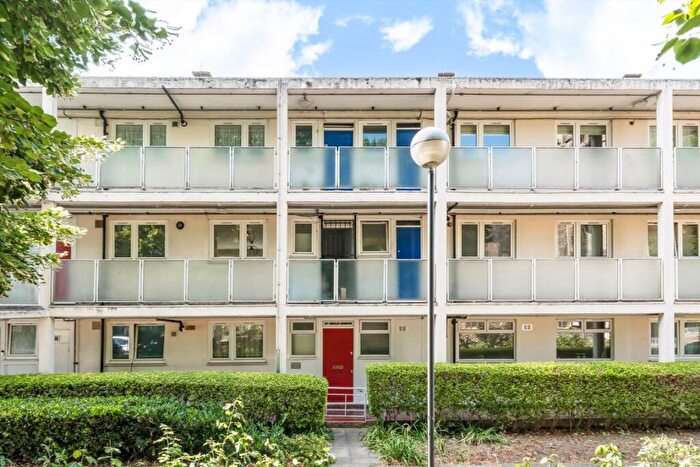 3 Bedroom Flat For Sale In Stevens Avenue, Homerton, E9