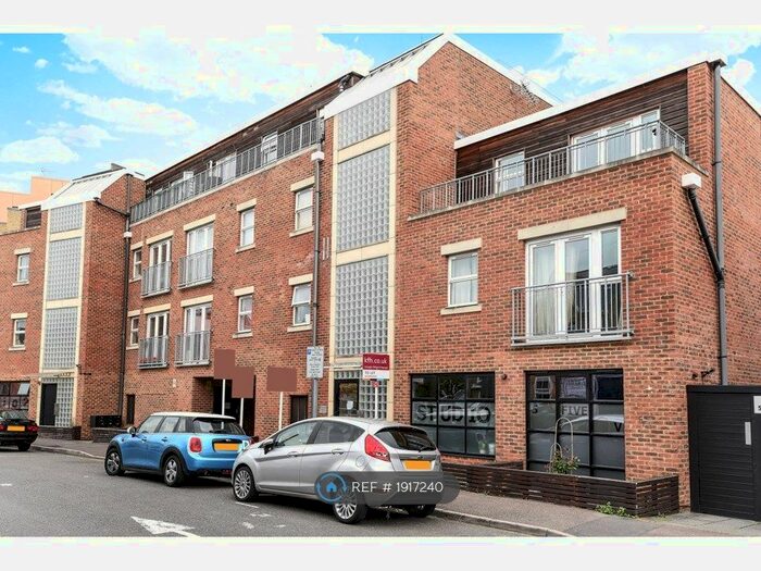 1 Bedroom Flat To Rent In Southsea Road, Kingston Upon Thames, KT1