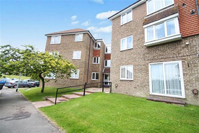 2 Bedroom Apartment To Rent In Abbey Mews, Dunstable, LU6