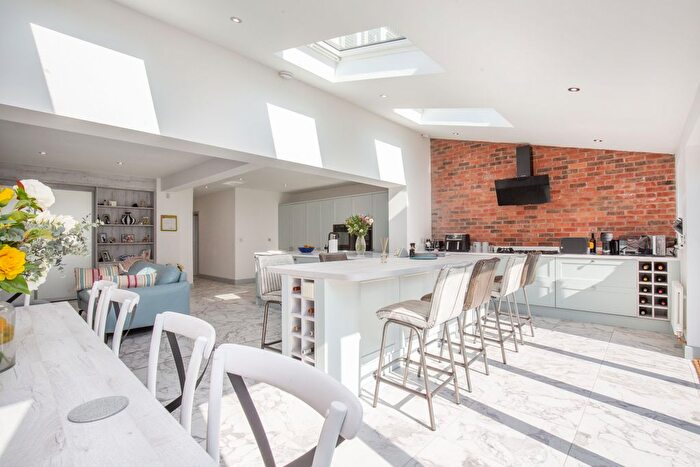 4 Bedroom Detached House For Sale In Sutton Road, Mile Oak, B78