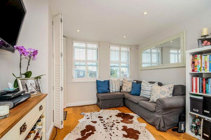 2 Bedroom Flat To Rent In Bassingham Road, London, SW18