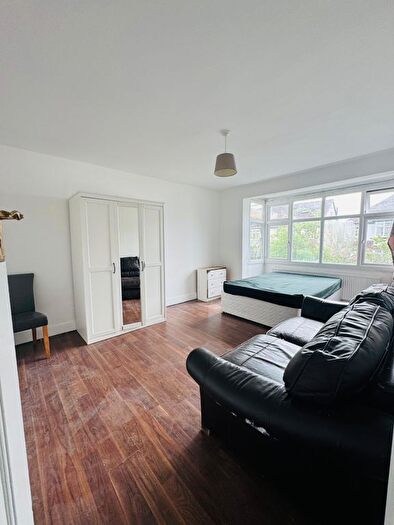 4 Bedroom Semi Detached House To Rent In Abbotts Drive, Wembley, HA0