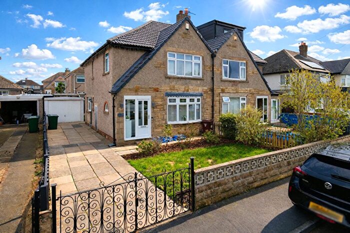 3 Bedroom Semi Detached House For Sale In Oakdale Drive, Shipley, West Yorkshire, BD18