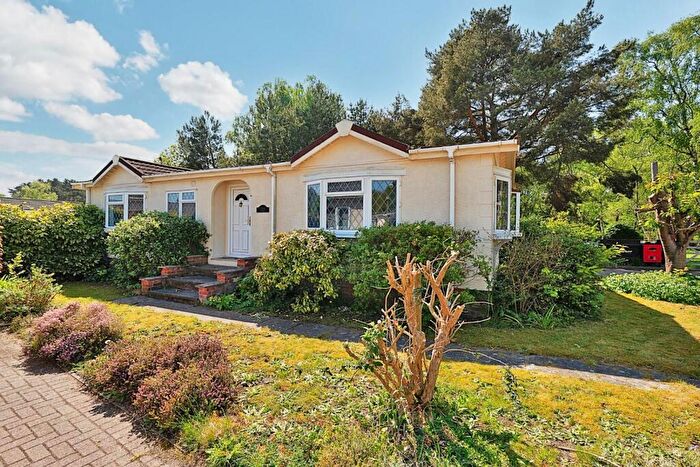 2 Bedroom Park Home For Sale In Oaklands Park, Roughton Moor, Woodhall Spa, LN10