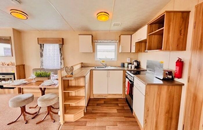 2 Bedroom Mobile/park Home For Sale In Hoburne, Blue Anchor, TA24