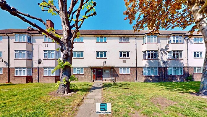 2 Bedroom Flat For Sale In Dagenham Road, Romford, RM7