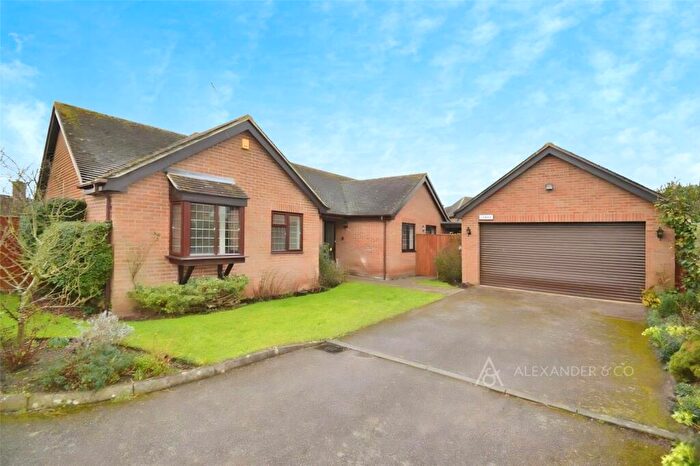 Bungalow To Rent In Saham Croft Close, Winslow, Buckingham, MK18