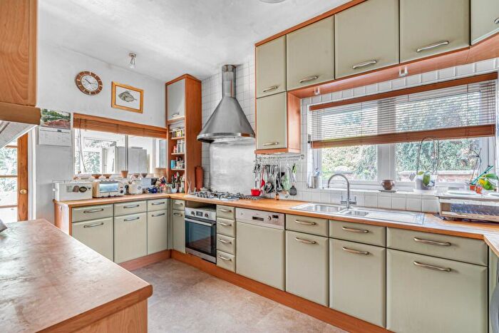 5 Bedroom Semi-Detached House For Sale In London Street, Chertsey, KT16