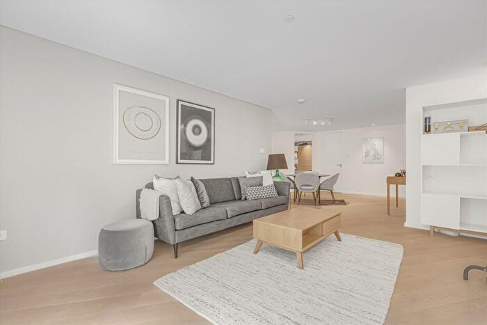 2 Bedroom Flat To Rent In Bridgewater Square, Barbican, EC2Y