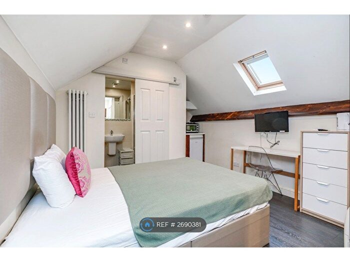 Studio To Rent In Finchley Road, London, NW3