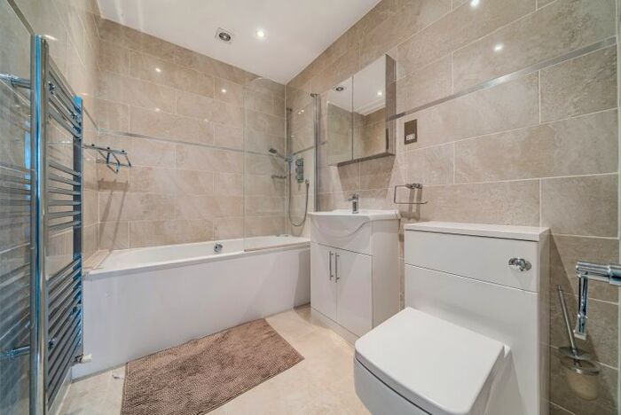 5 Bedroom Flat To Rent In Henley Drive, Kingston, KT2