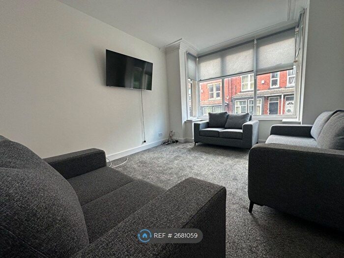 8 Bedroom Terraced House To Rent In Winston Gardens, Leeds, LS6