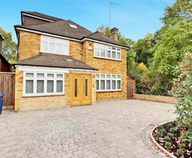 5 Bedroom Detached House To Rent In The Reddings, Mill Hill, NW7