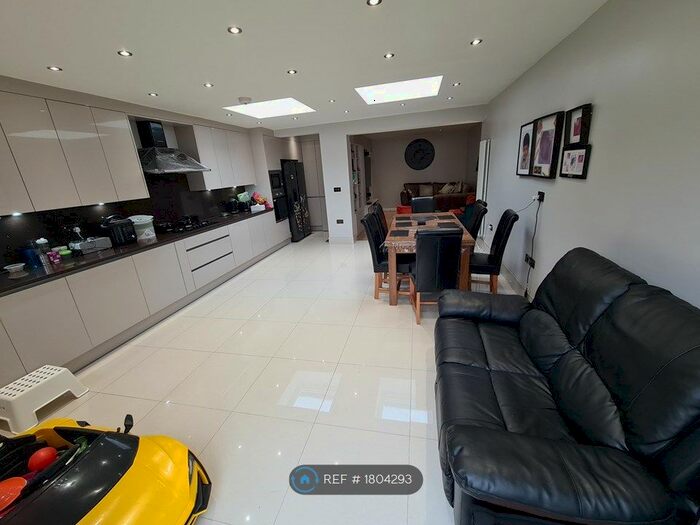 4 Bedroom End Of Terrace House To Rent In Drake Road, Harrow, HA2