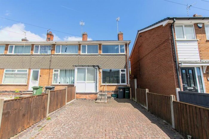 3 Bedroom End Of Terrace House To Rent In Brackendale Avenue, Arnold, Nottingham, NG5