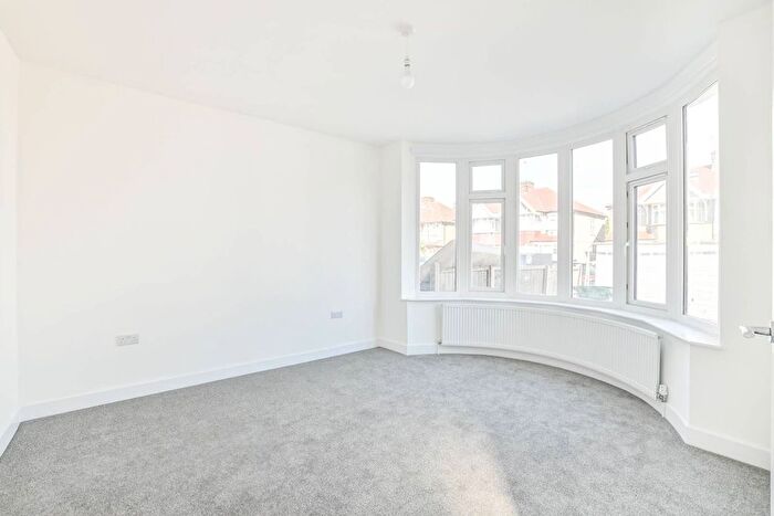 5 Bedroom Semi-Detached House To Rent In Tanfield Avenue, Neasden, London, NW2