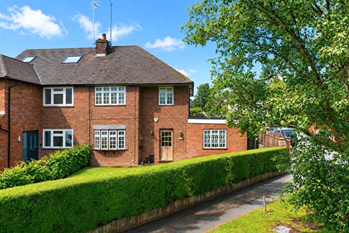 3 Bedroom Semi-Detached House For Sale In Beech Road, St Albans, AL3