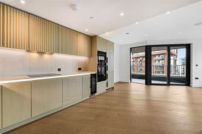 2 Bedroom Apartment To Rent In Linear Place, London, SW11