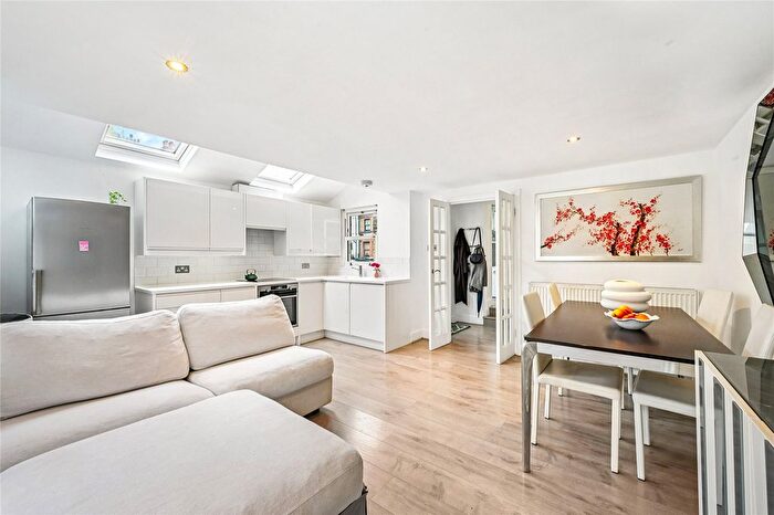 2 Bedroom Flat For Sale In Prairie Street, London, SW8