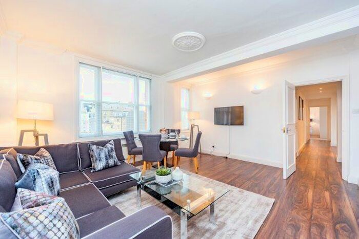 2 Bedroom Flat To Rent In Hill Street, London, W1J