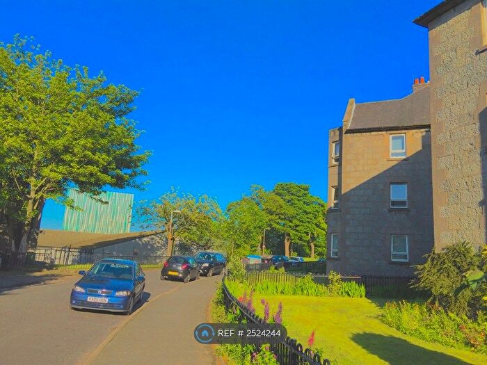 3 Bedroom Flat To Rent In Powis Crescent, Old Aberdeen, AB24