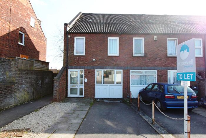 6 Bedroom Semi-Detached House To Rent In Small Lane, Bristol, BS16