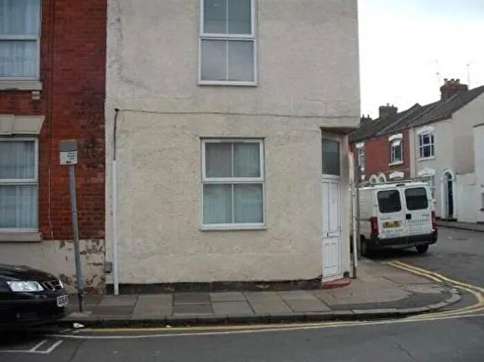 2 Bedroom Flat To Rent In Ground Floor Flat Oakley Street, Northampton, Ep, Uk, NN1