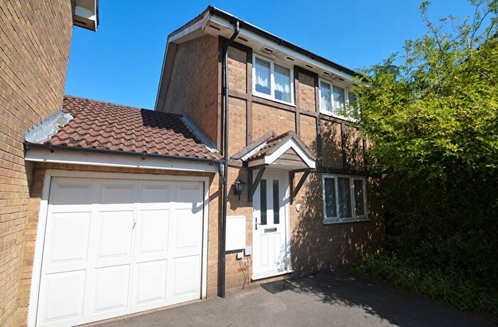 5 Bedroom Detached House To Rent In Caddy Close, Egham, TW20