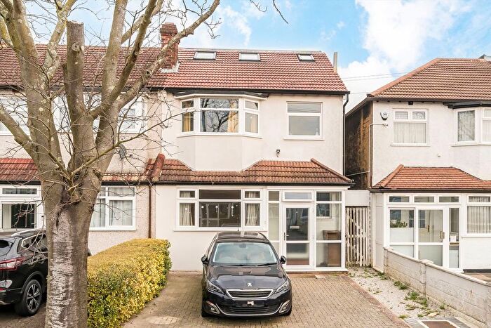 4 Bedroom Property To Rent In Glenister Park Road, London, SW16