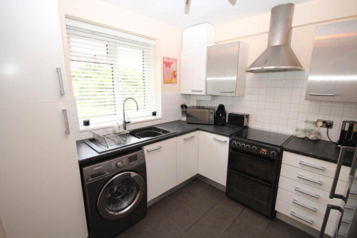 2 Bedroom Flat To Rent In Upper Wickham Lane, DA16