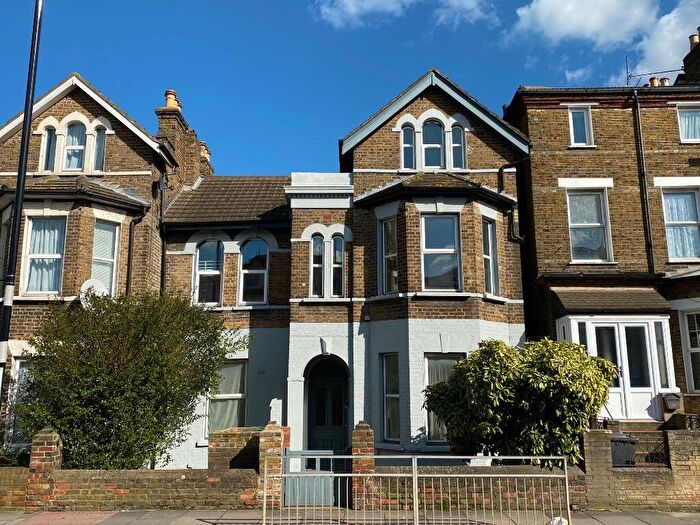 3 Bedroom Apartment For Sale In Hither Green Lane, London, SE13