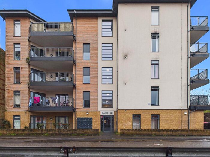 1 Bedroom Apartment For Sale In Bishops Road, Slough, Berkshire, SL1