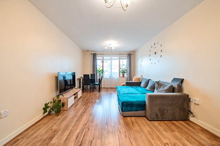 2 Bedroom Flat For Sale In Drayton Green Road, London, W13