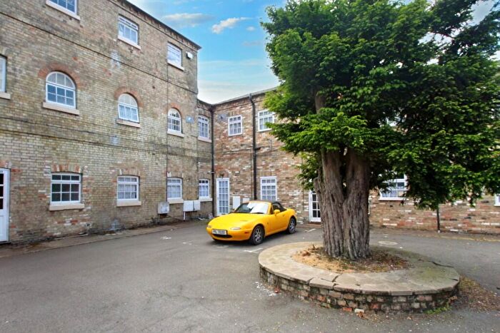 1 Bedroom Flat To Rent In St. Neots Road, St. Neots, Cambridgeshire, PE19