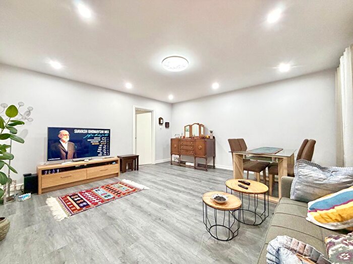 3 Bedroom Flat To Rent In Marlborough Grange, Leeds, LS1