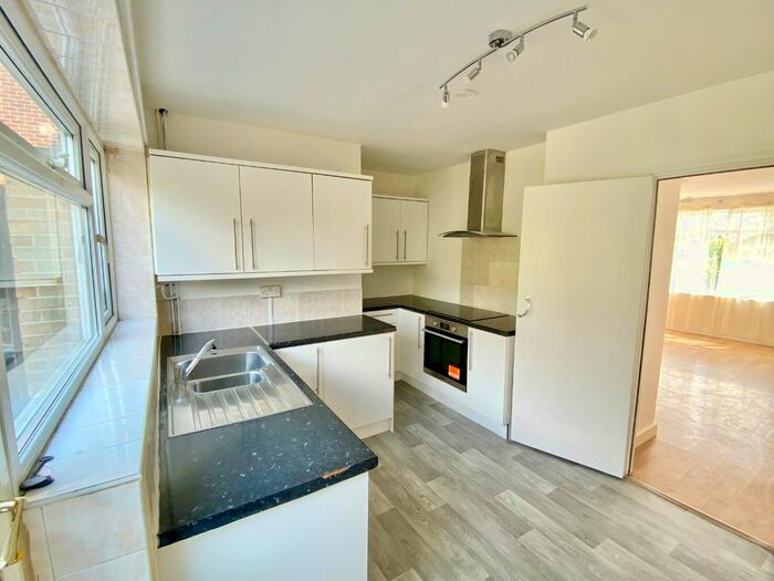 3 Bedroom Terraced House To Rent In Highfield Road, Collier Row